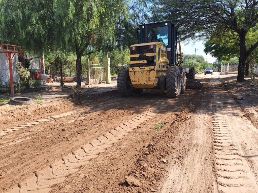 Fernández: Realizan mejoras en calles del barrio Santa Rita