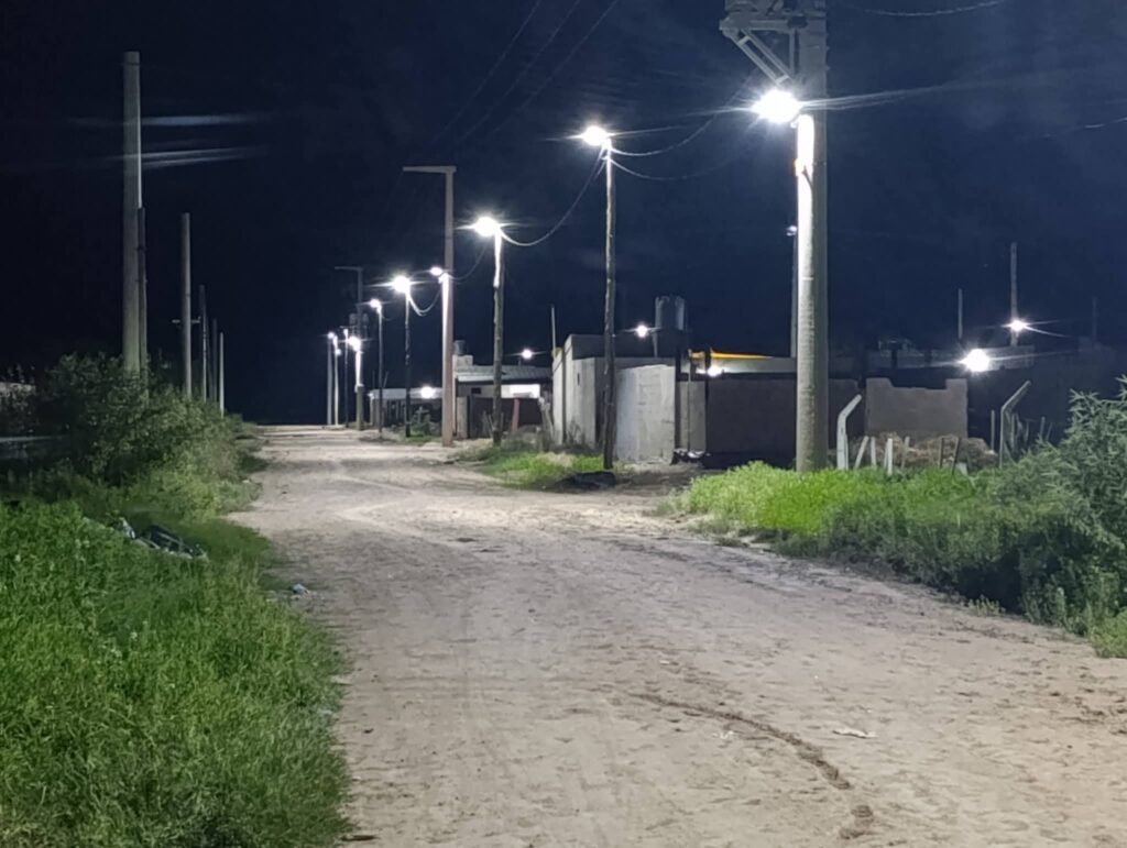 Añatuya: Avanzan los trabajos de alumbrado led en el barrio Manzione Ampliación Añatuya: Avanzan los trabajos de alumbrado led en el barrio Manzione Ampliación