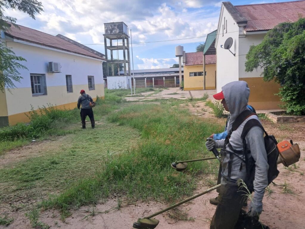 Realizaron tareas de limpieza en la Escuela José Raúl Villagrán de Nueva Esperanza