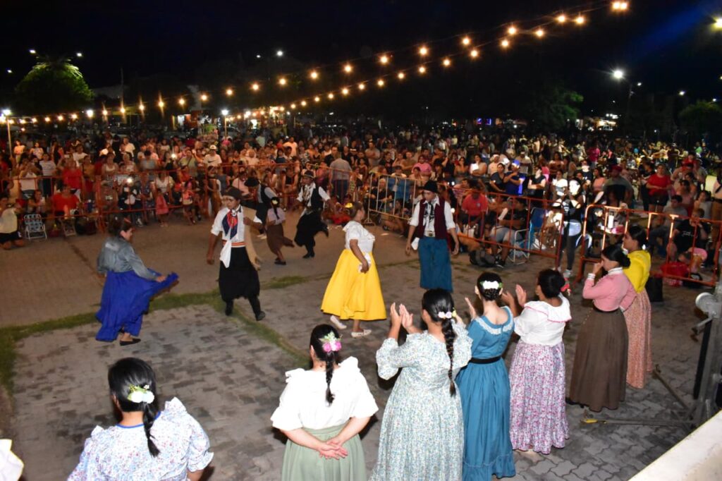 Fernández: El Encuentro de Academias convocó a una multitud en el Paseo Capital del Agro