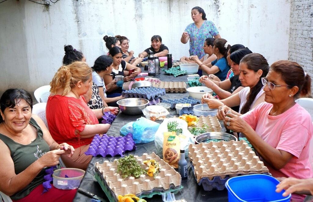 Exitoso segundo encuenro del taller de sahumerios artesanales y repelentes caseros
