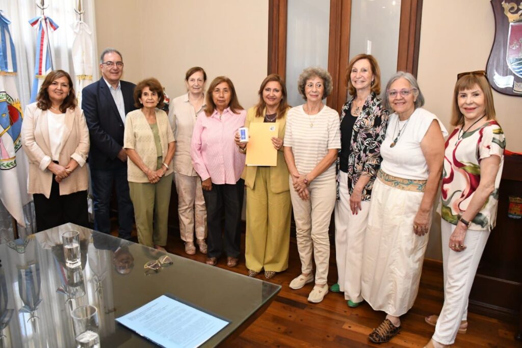 Fuentes se reunió con la comisión directiva de la biblioteca Agustín Alvarez