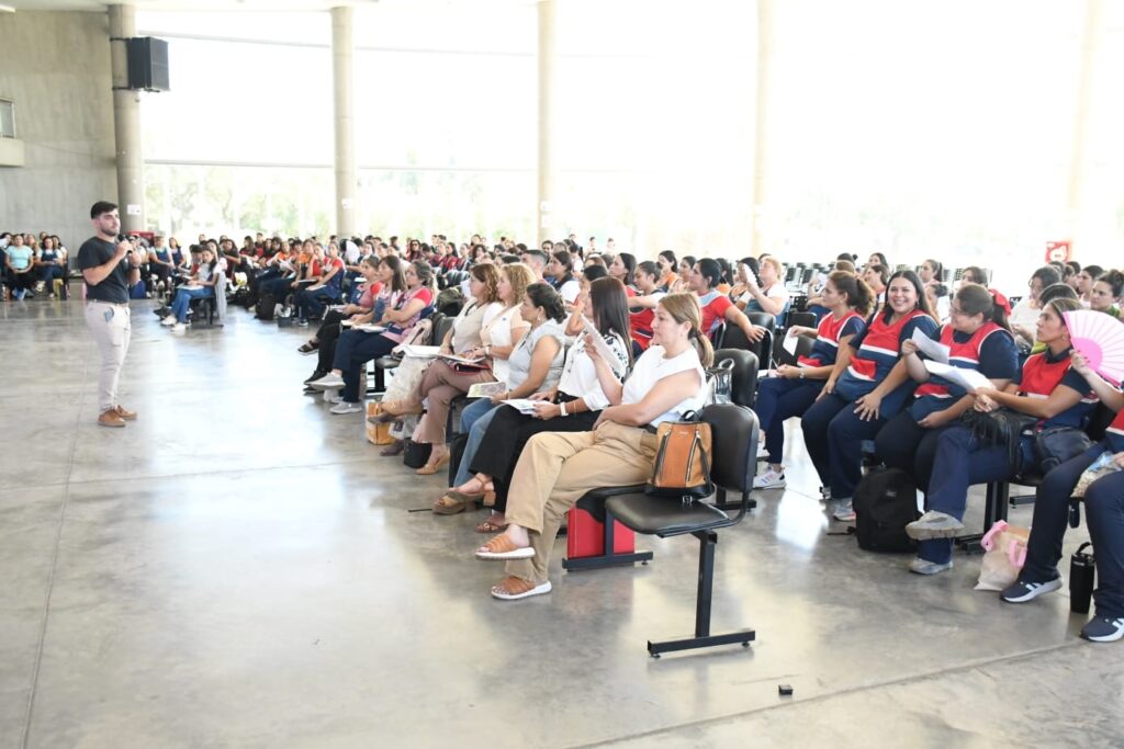Capacitan a docentes y directivos de los jardines de infantes municipales de Capital