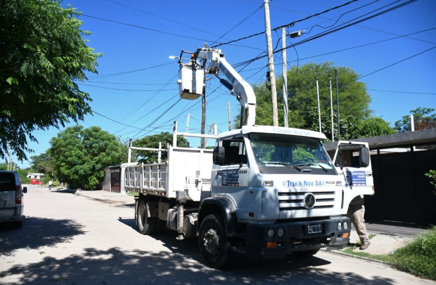 Continúan los  trabajos de reposición de puntos luz en distintos barrios de la Ciudad Capital