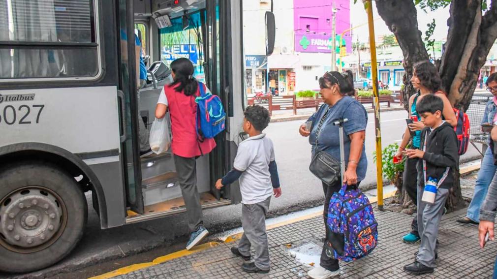 Más de 13.000 boletos de colectivos gratuitos mensuales beneficiarán a estudiantes del nivel primario