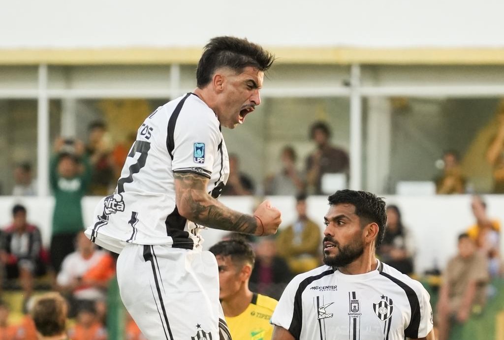 UNA VELA A CADA SANTOS