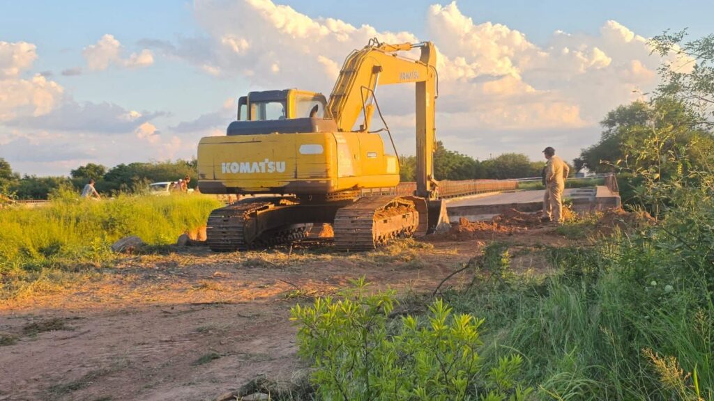 Realizan tareas de reparación en el puente viejo sobre ruta N° 4