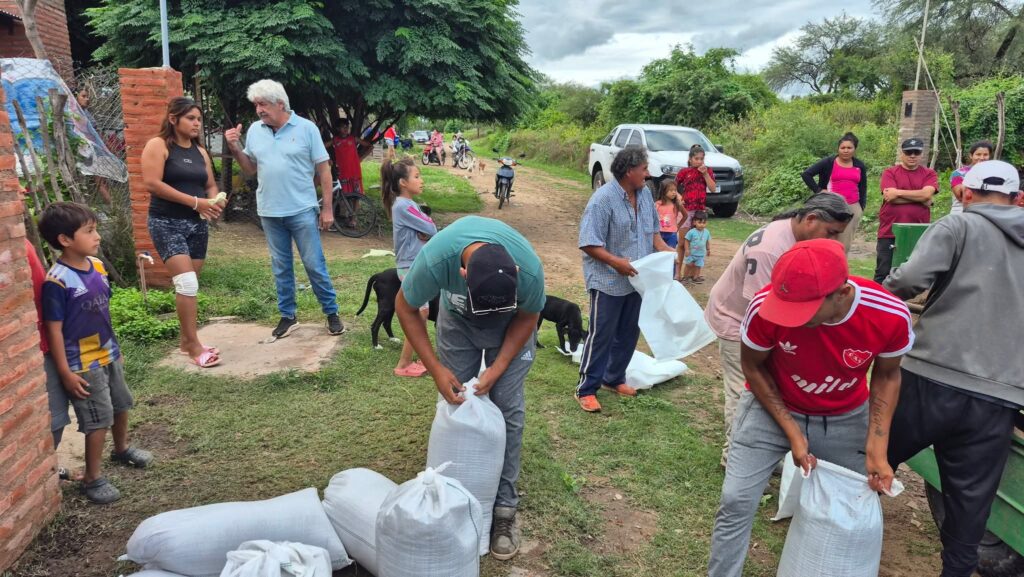 Frías: El Municipio intensificó operativos de asistencia en barrios cercanos al río Albigasta