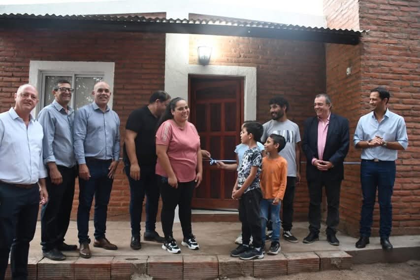 El Gobierno de la provincia entregó viviendas sociales en Villa La Punta