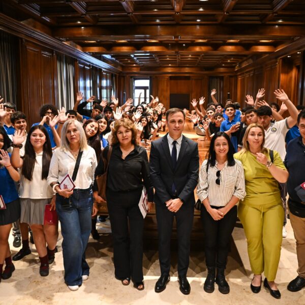 Estudiantes de Los Juries fueron recibidos en Casa de Gobierno por el Jefe de Gabinete