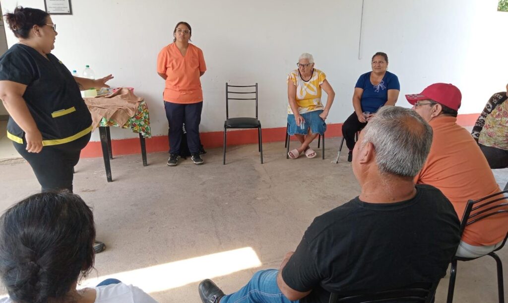 Taller y conversatorio para adultos mayores en la Sala San Javier