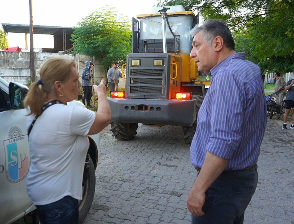 Operativo integral de limpieza en Los barrios Villa Elena, Villa Eloisa y El Cruce