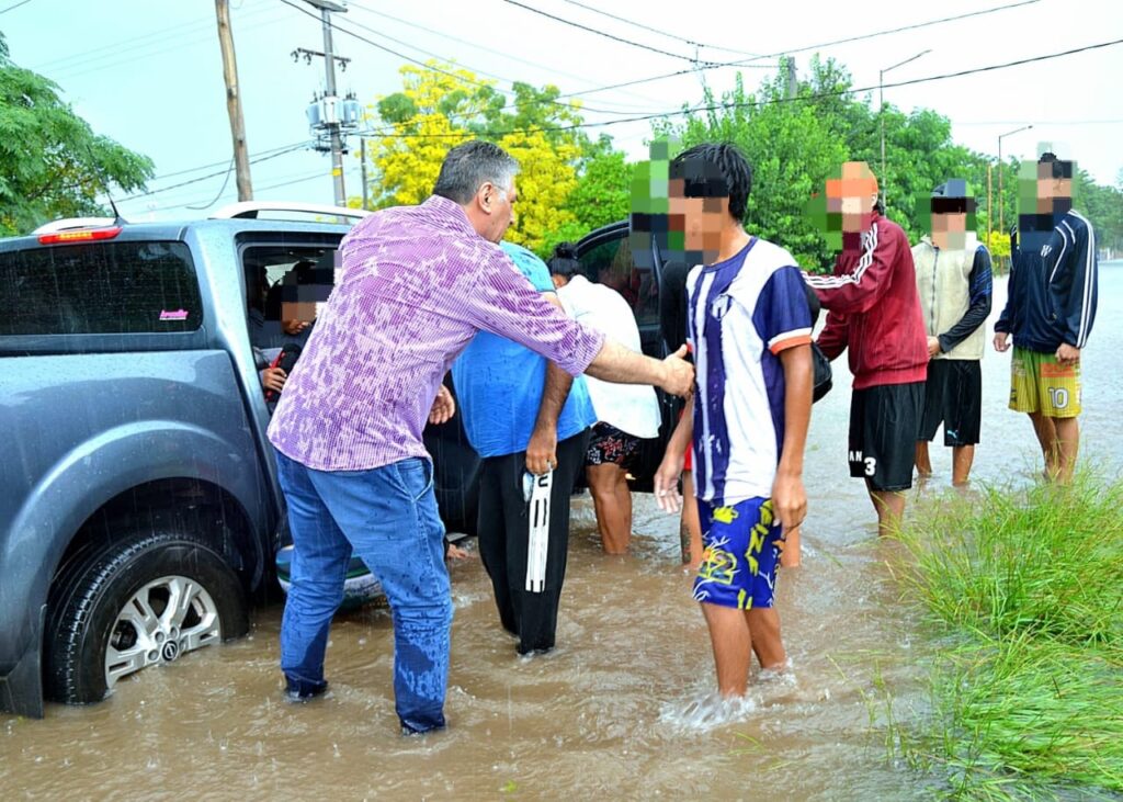 El municipio asistió y evacuó a vecinos bandeños afectados por el temporal