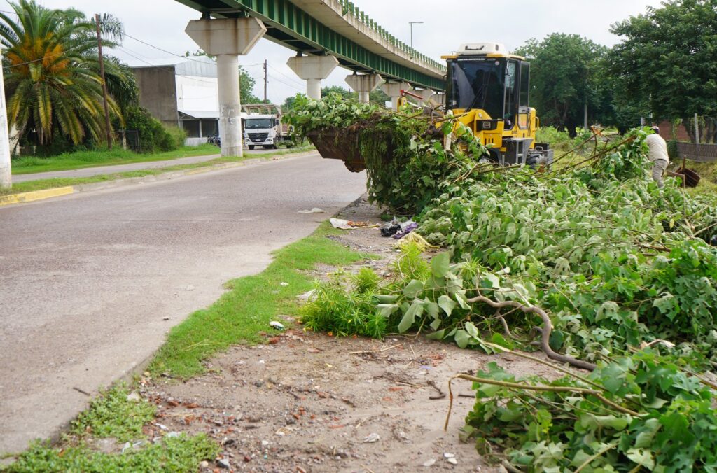 Intensifican la erradicación de basurales y la limpieza de desagües pluviales en La Banda