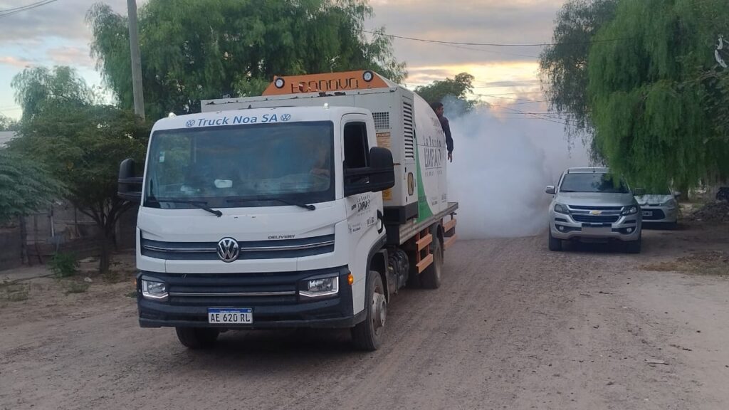 Amplio operativo de limpieza y fumigación en el barrio Villa Suaya de La Banda