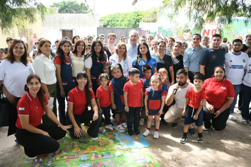 Fuentes encabezó la jornada de “Eco Acción” en el barrio 8 de Abril junto a estudiantes y vecinos