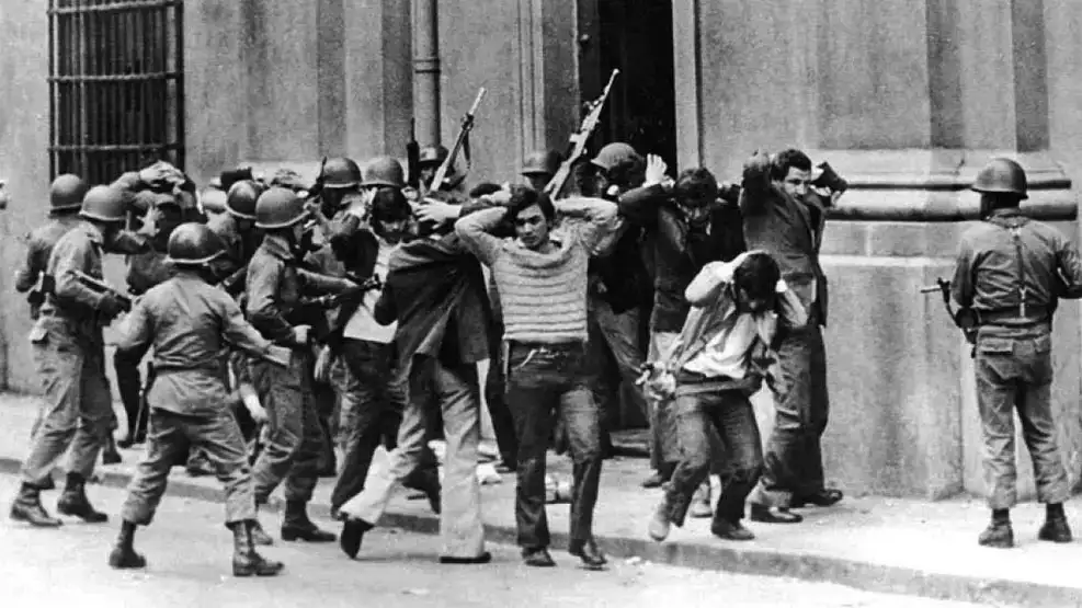 Un voluntariado reconstruye historias de estudiantes y docentes universitarios perseguidos en la Dictadura