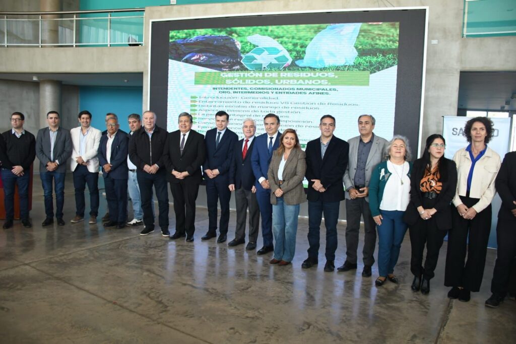 Fuentes participó de la disertación sobre gestión de residuos sólidos urbanos