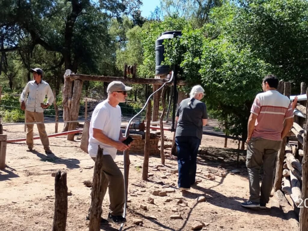 Trabajan en un proyecto para mejorar la calidad del agua subterránea en zonas rurales cercanas a Monte Quemado