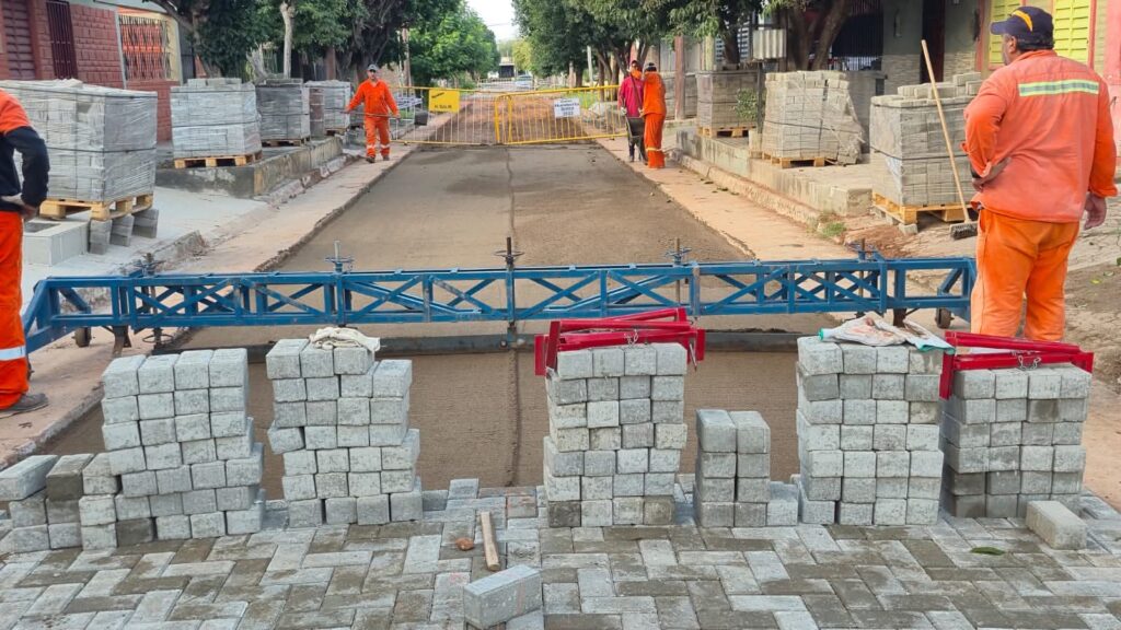 En Frías avanzan con obras de adoquinado en distintos puntos de la ciudad