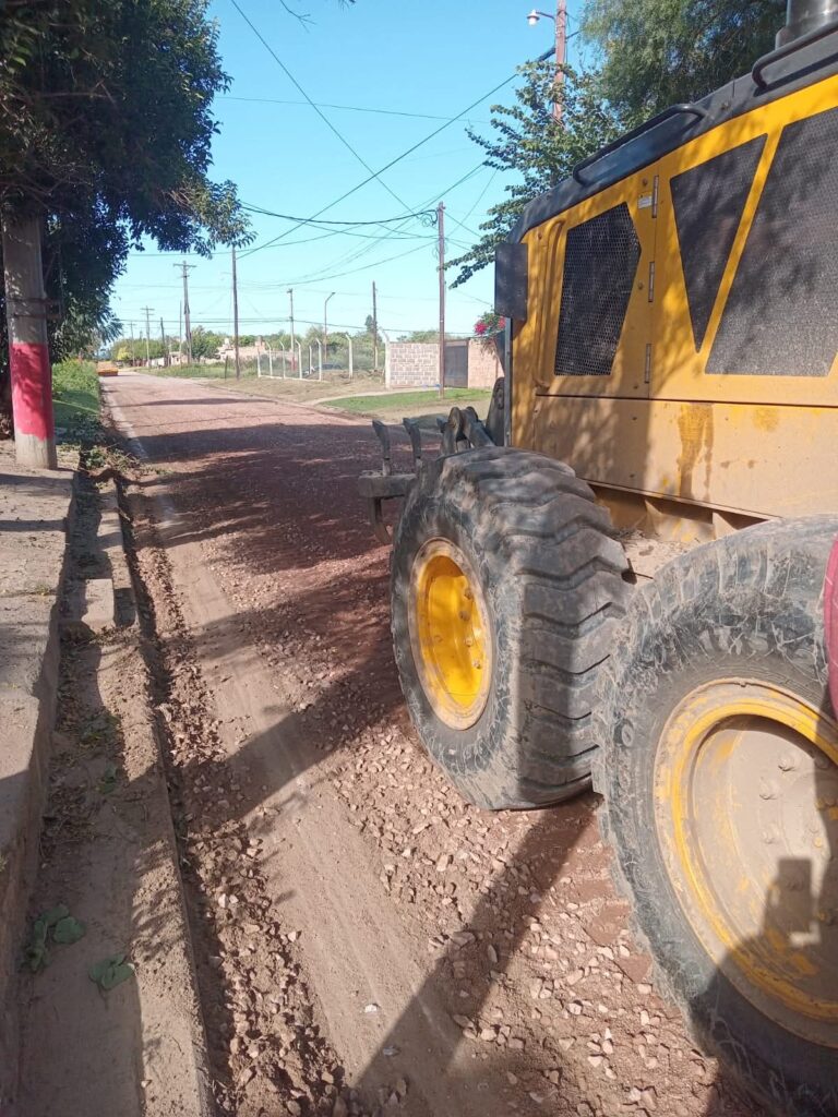 En Frías trabajan para mejorar calles en distintos puntos de la ciudad