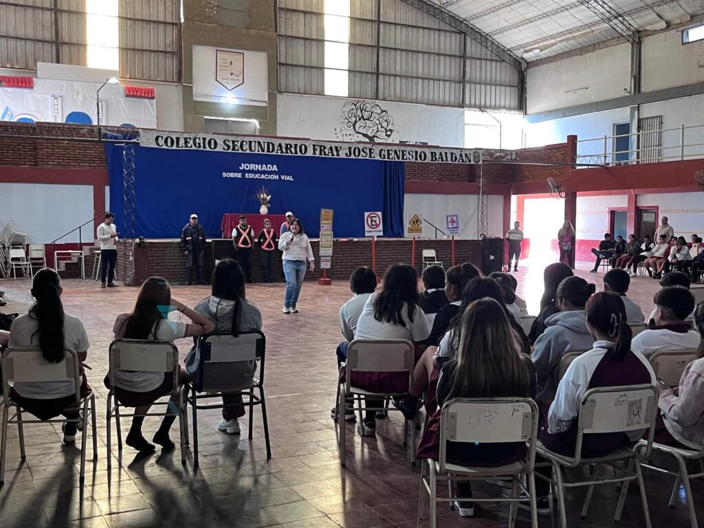 Brindan una charla de Educación Vial a estudiantes de Monte Quemado