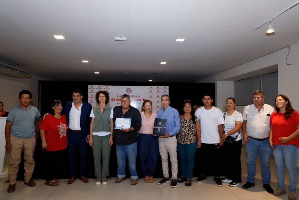 Entregan personerías jurídicas a nuevas instituciones de Las Termas