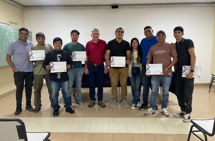 Vecinos de Nueva Esperanza concluyeron una capacitación en Electricidad y Electrónica del Automotor