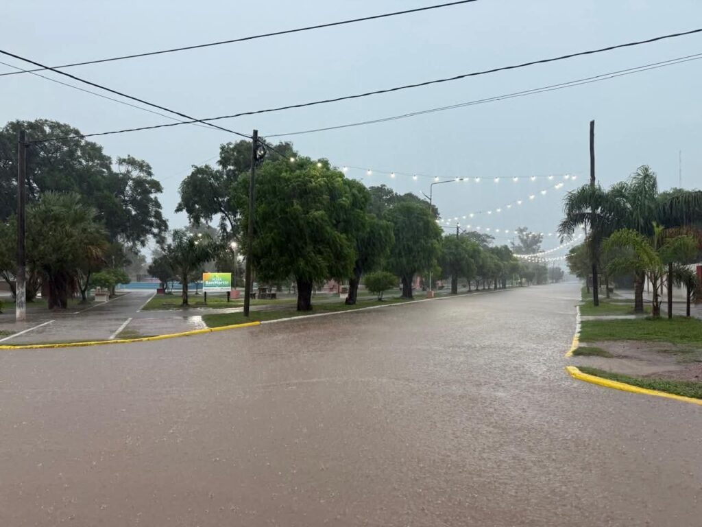 Temporal histórico: Asisten a familias de Los Juríes y continúa la alerta metereológica