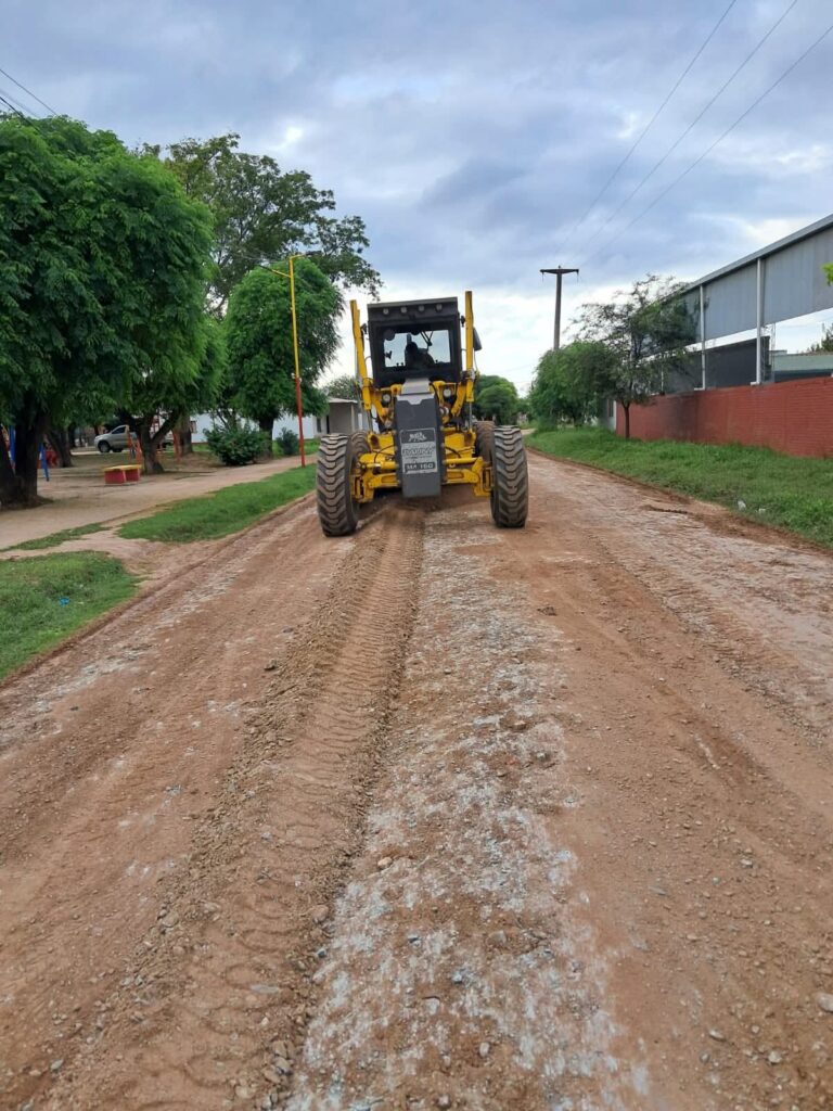 Trabajan para mejorar calles en el paraje El Quemado