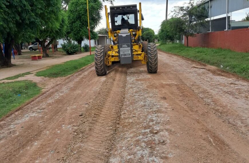 Trabajan para mejorar calles en el paraje El Quemado