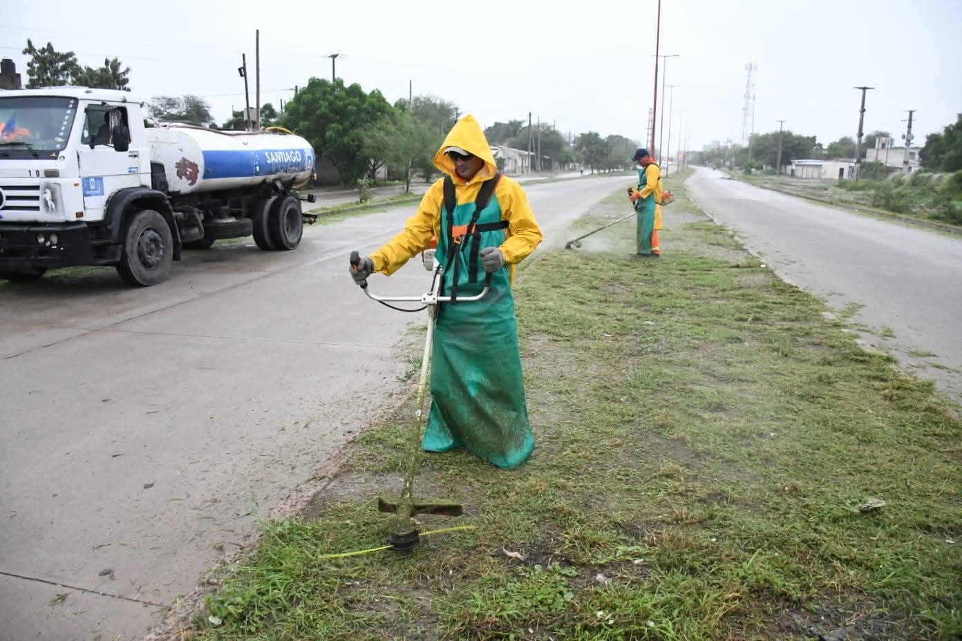 Intensifican los trabajos de desmalezamientos en diversos sectores de Capital