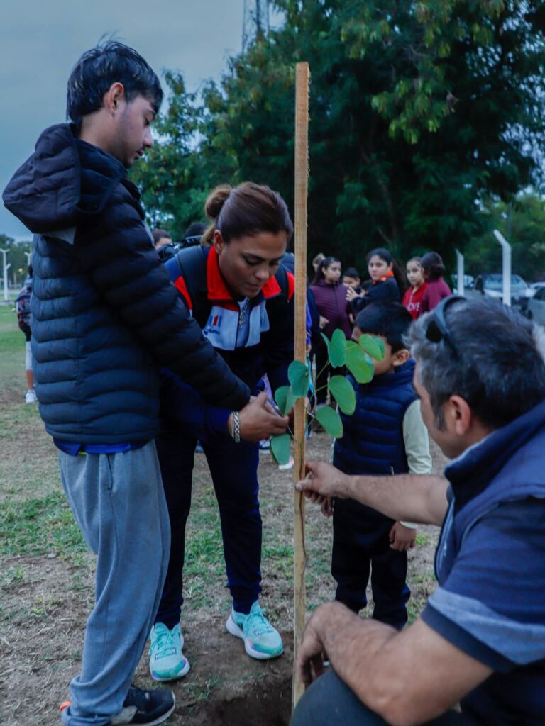 Con una jornada de forestación conmemoraron el Día de la Tierra en Las Termas