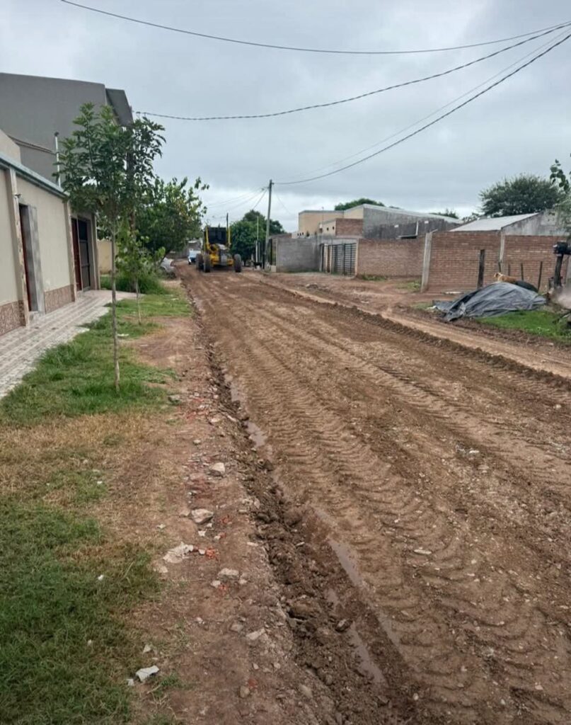 Avanzan las tareas de mantenimiento vial en barrios de Nueva Esperanza