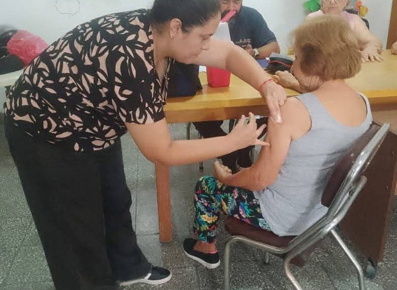 Concretaron la vacunación antigripal para este año en 24 centros de jubilados de la Capital