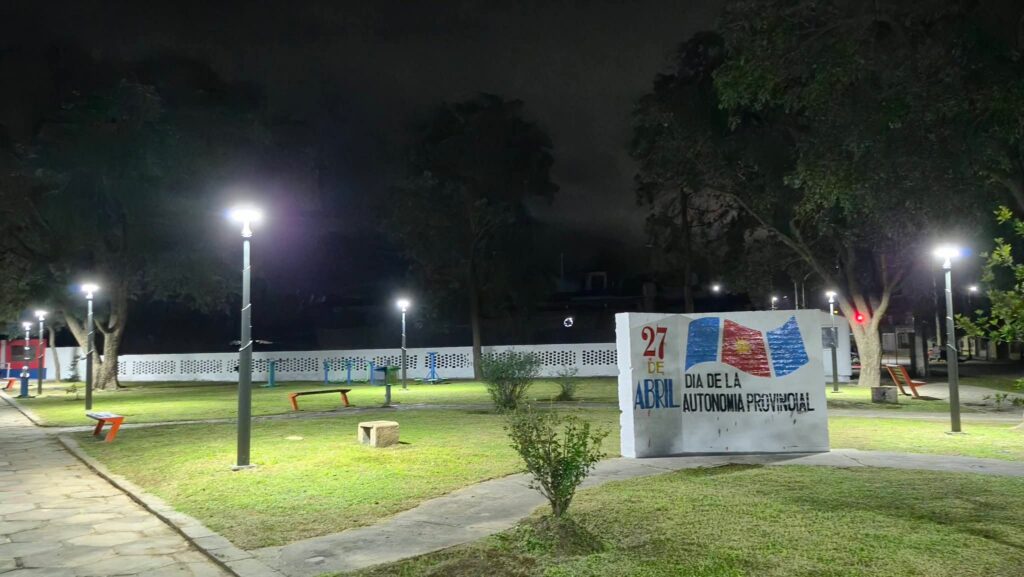 Realizaron trabajos de mantenimiento en la Plazoleta 27 de abril de Frías