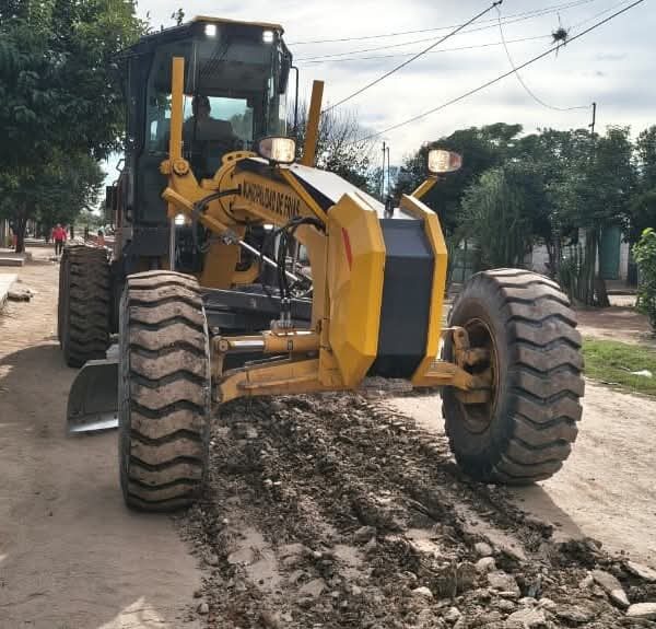 Inician una nueva etapa  de construcción de cordón cuneta en el barrio Las Violetas de Frías