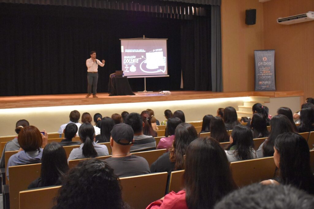 Revolución educativa en Fernández: Presentación de un libro y capacitación pedagógica