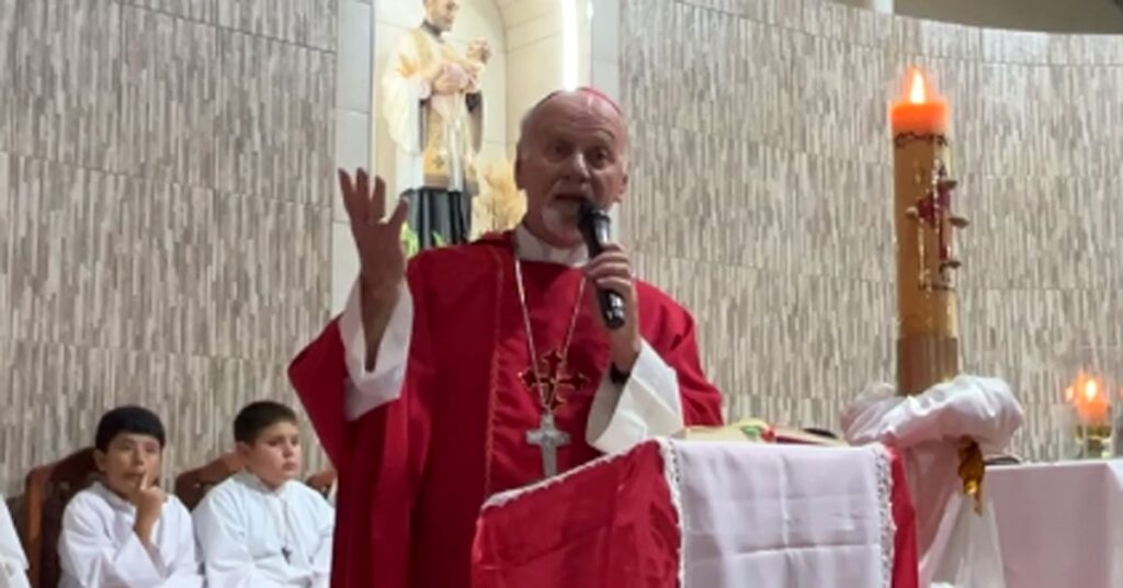 El cardenal Bokalic celebró la ceremonia de confirmación en la capilla San Cayetano de Pinto