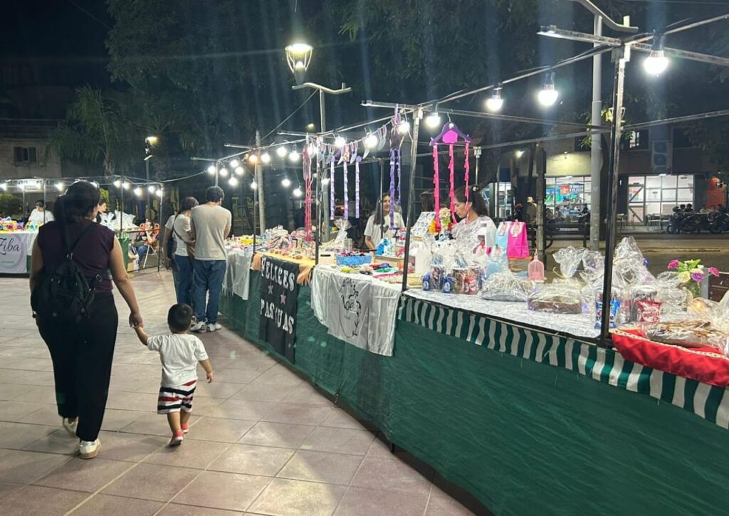 Gran convocatoria para la Feria Especial de Pascuas en Plaza Belgrano de La Banda