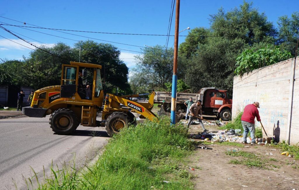 Intensifican la limpieza y erradicación de mini basurales en sectores de La Banda