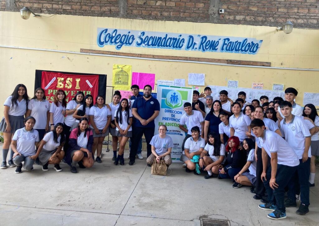 Estudiantes del Colegio “René Favaloro” se capacitaron sobre problemáticas de consumo