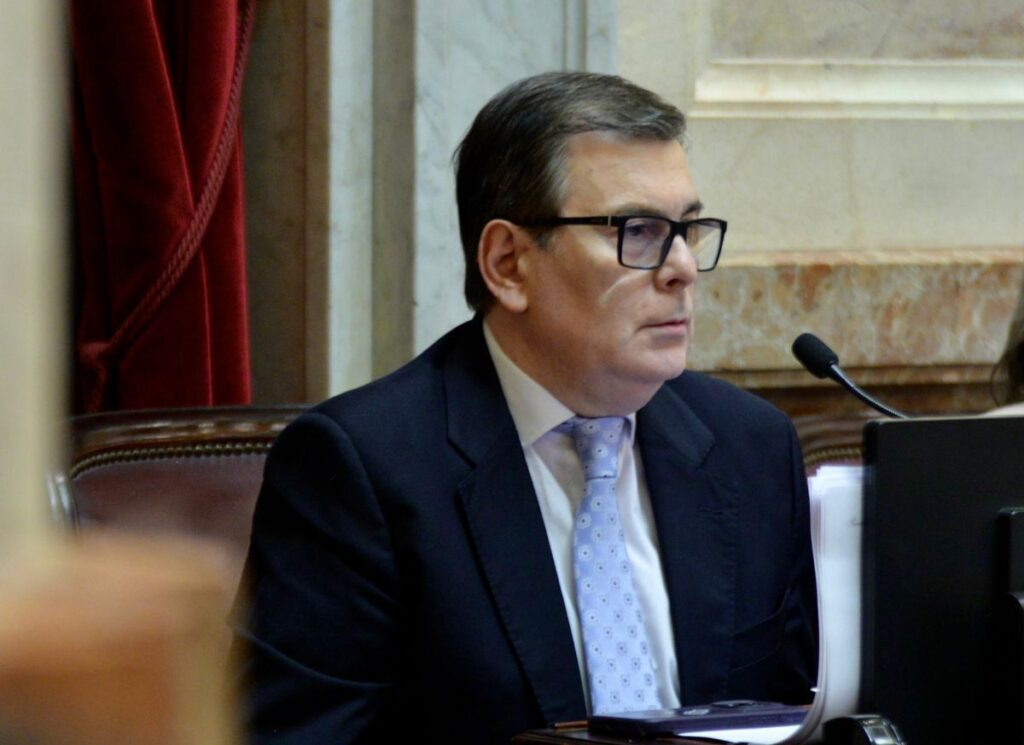 El senador Gerardo Zamora presentó un proyecto de ley para prevenir la ludopatía infantil