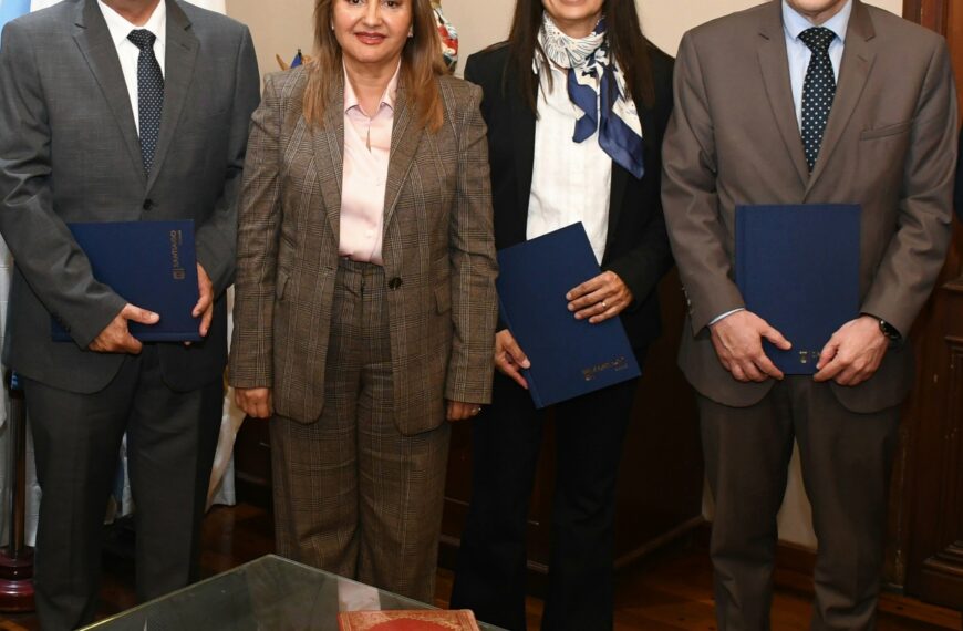 Fuentes tomó juramento a nuevos funcionarios de la Municipalidad de la Capital