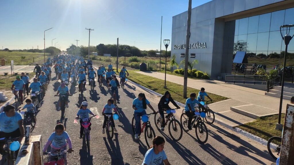 Más de 500 ciclistas participaron de la bicicleteada por el 133° de La Cañada