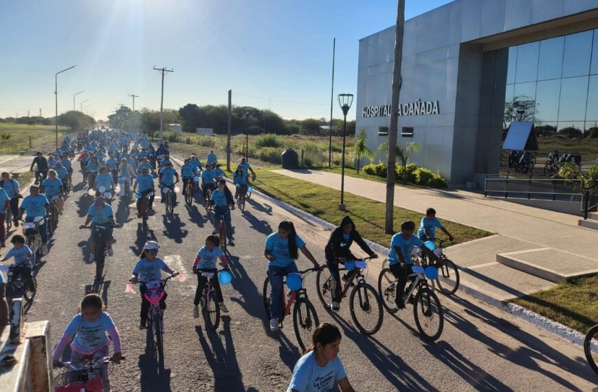 Más de 500 ciclistas participaron de la bicicleteada por el 133° de La Cañada