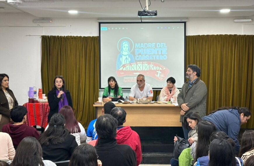 Humanidades abrió un espacio de debate sobre juventudes, consumos problemáticos y postpandemia