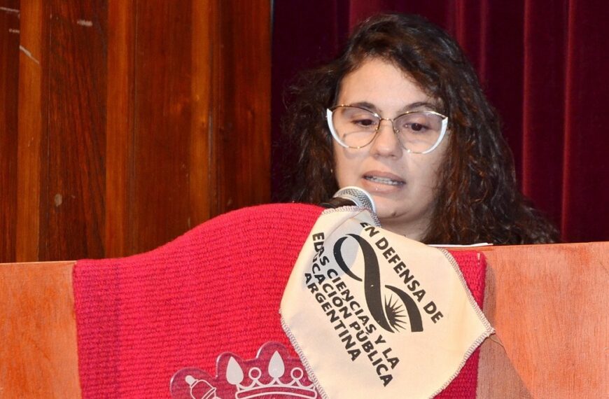 La primera Licenciada en EIB reivindicó la educación pública y las lenguas originarias