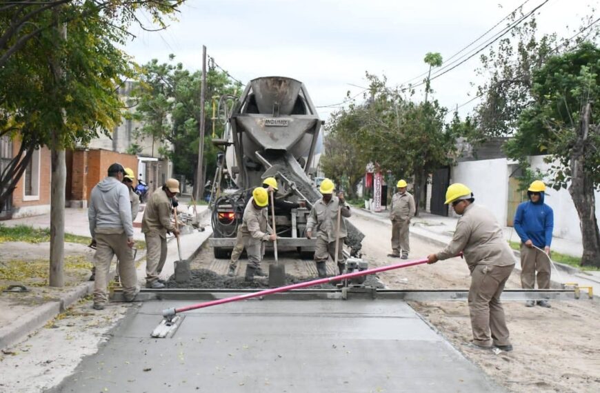 Realizan obras de pavimento en el barrio Primera Junta
