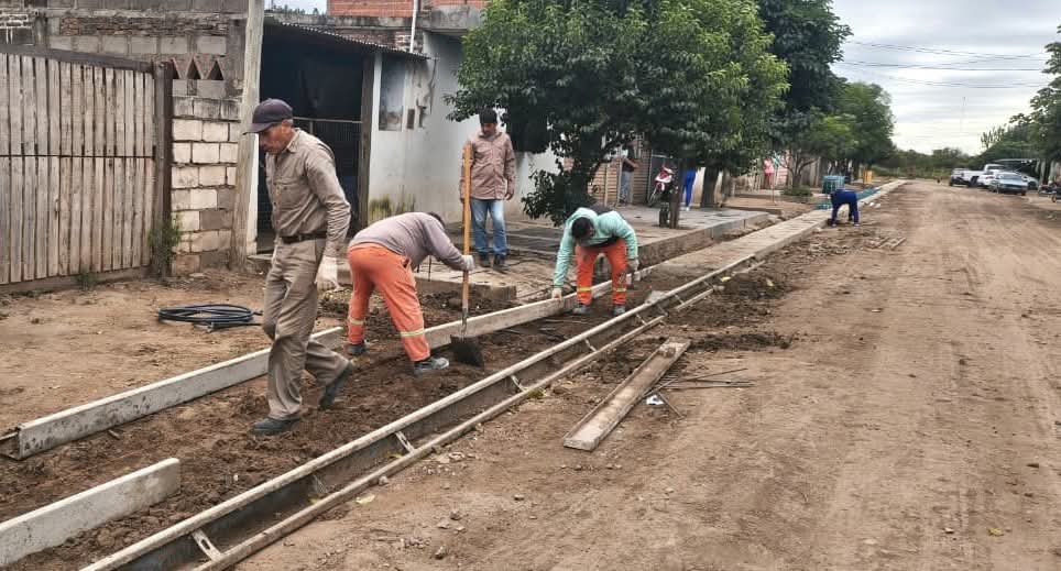 Frías intensifica su plan para fortalecer la infraestructura urbana de los barrios